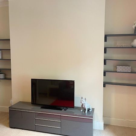 Beautiful 2 Bedroom Apartment- Prime Location, Aberdeen Centre Exterior photo