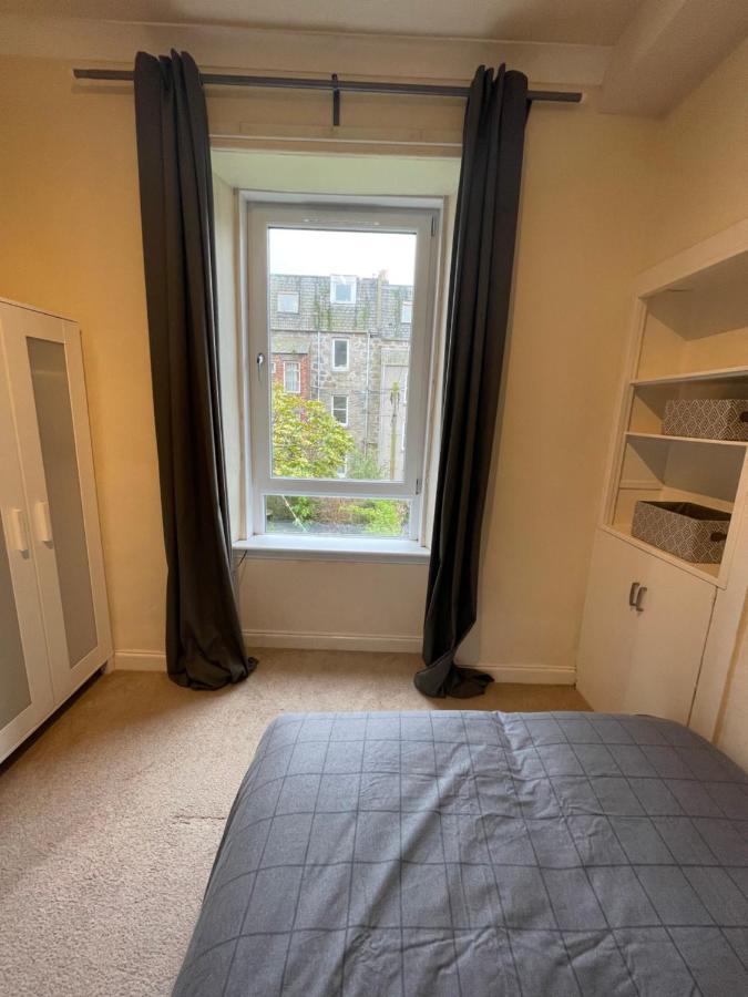 Beautiful 2 Bedroom Apartment- Prime Location, Aberdeen Centre Exterior photo