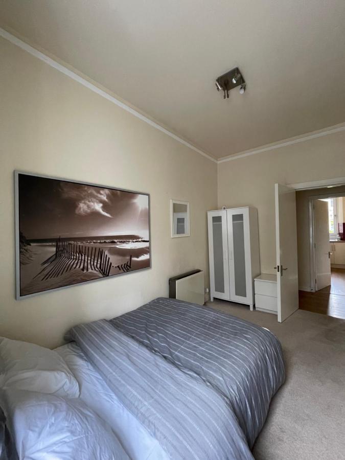 Beautiful 2 Bedroom Apartment- Prime Location, Aberdeen Centre Exterior photo