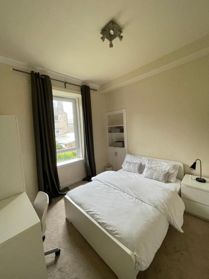Beautiful 2 Bedroom Apartment- Prime Location, Aberdeen Centre Exterior photo